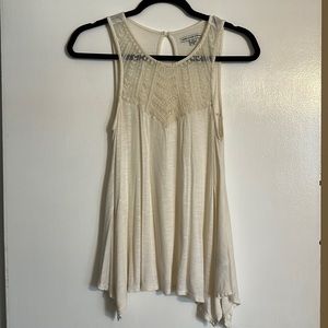 White American Eagle tank top with lace